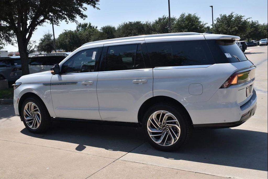 new 2025 Lincoln Navigator car, priced at $102,418