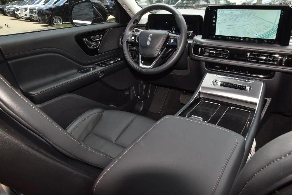 new 2025 Lincoln Aviator car, priced at $58,104