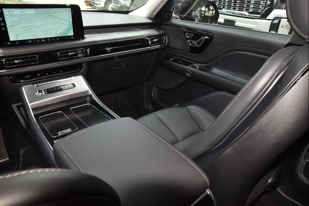 new 2025 Lincoln Aviator car, priced at $58,104