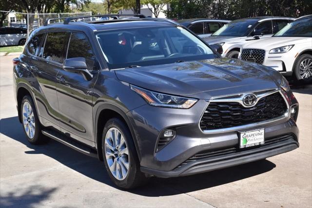 used 2021 Toyota Highlander car, priced at $31,300