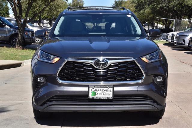 used 2021 Toyota Highlander car, priced at $31,300