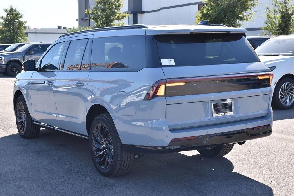 new 2025 Lincoln Navigator car, priced at $106,392