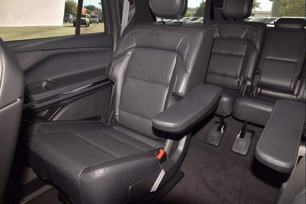 new 2025 Lincoln Navigator car, priced at $106,392