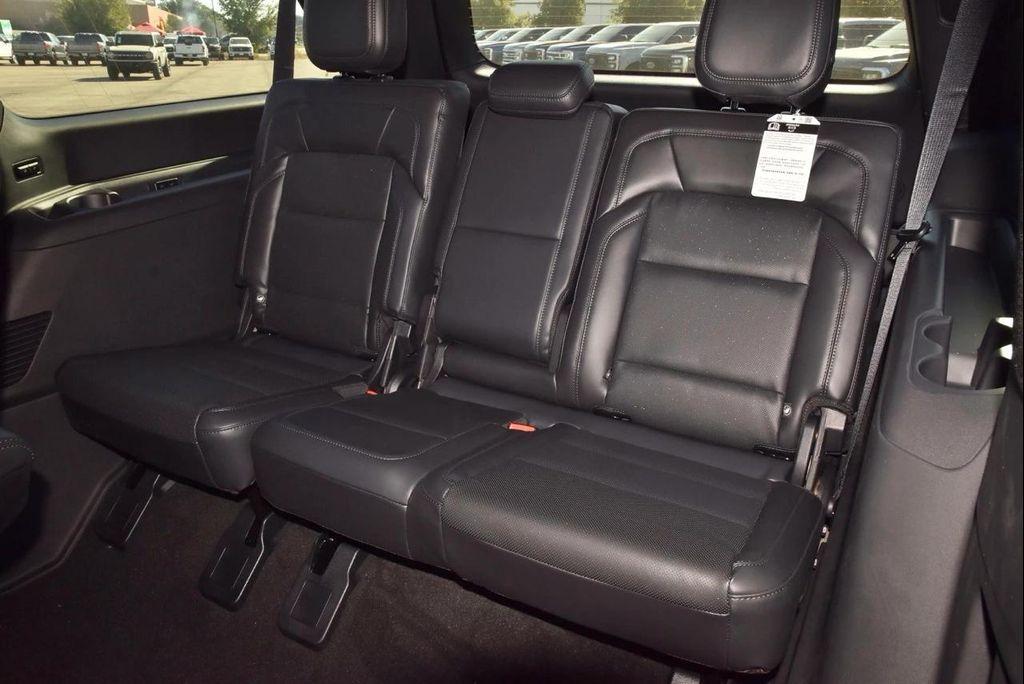 new 2025 Lincoln Navigator car, priced at $106,392