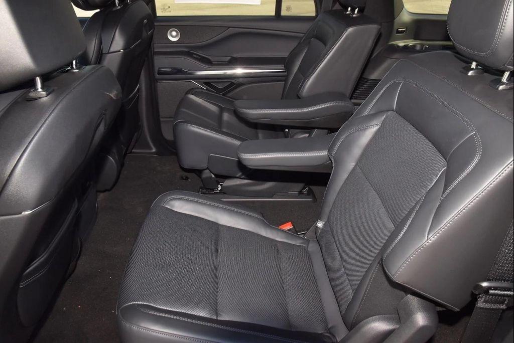 new 2025 Lincoln Navigator car, priced at $106,392
