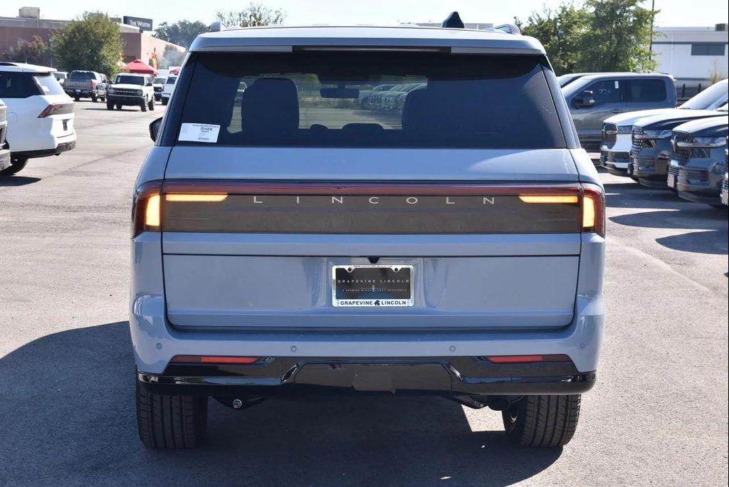 new 2025 Lincoln Navigator car, priced at $106,392