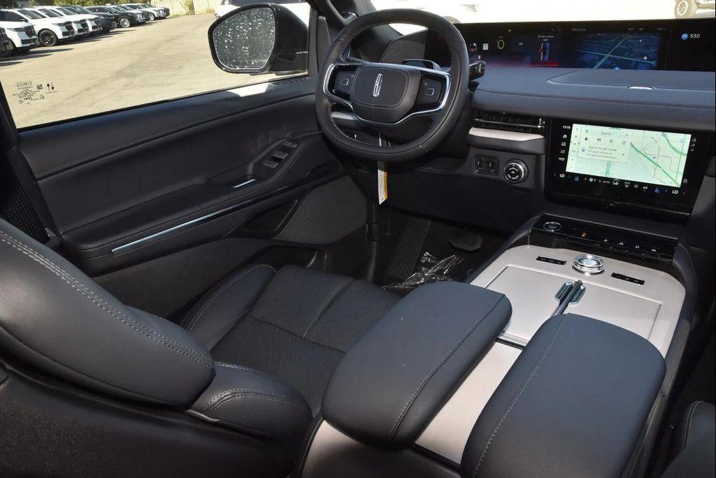 new 2025 Lincoln Navigator car, priced at $106,392