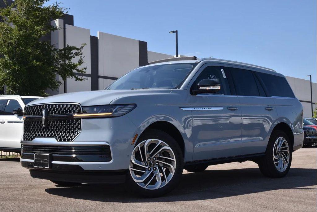 new 2025 Lincoln Navigator car, priced at $99,778