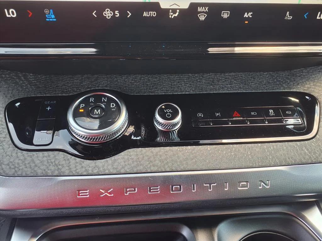 new 2025 Ford Expedition car, priced at $79,991