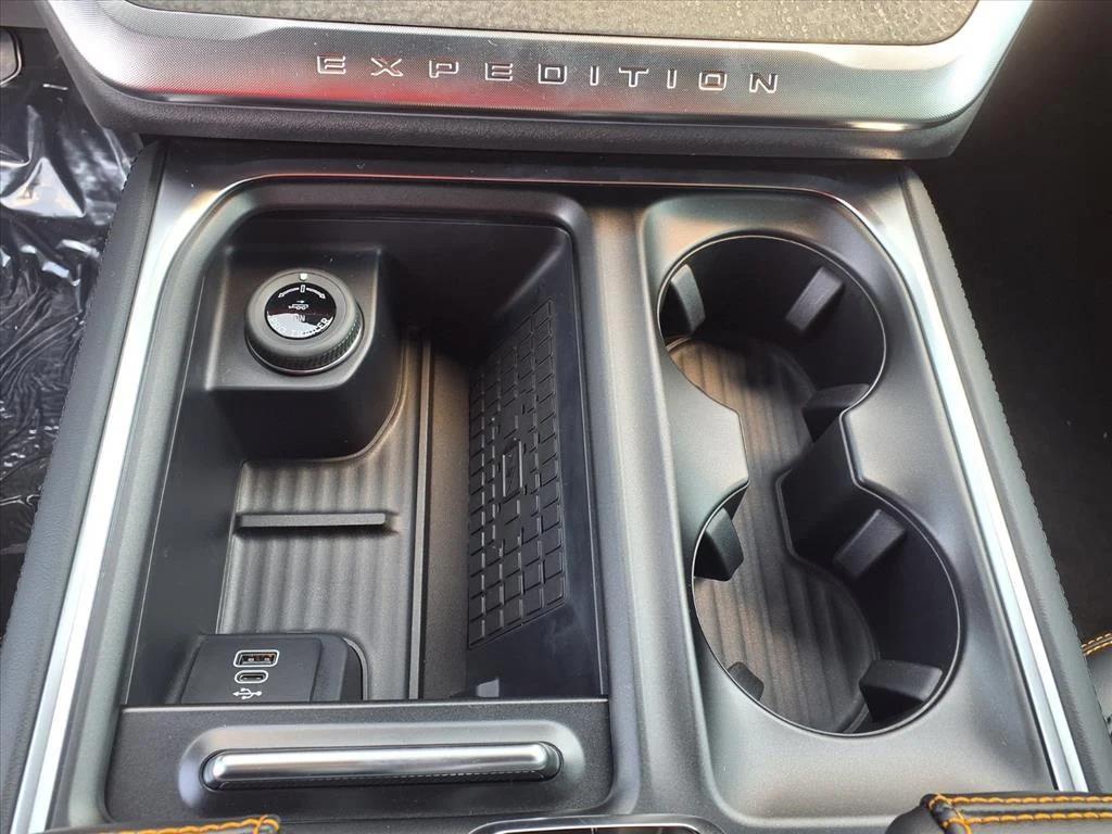 new 2025 Ford Expedition car, priced at $79,991