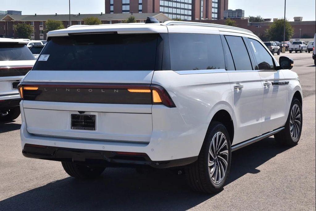 new 2025 Lincoln Navigator car, priced at $123,340