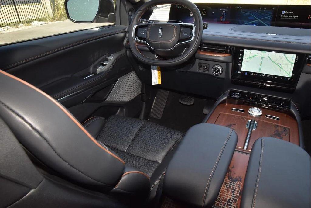 new 2025 Lincoln Navigator car, priced at $123,340