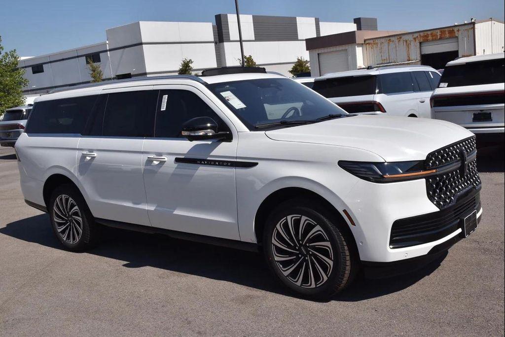 new 2025 Lincoln Navigator car, priced at $123,340