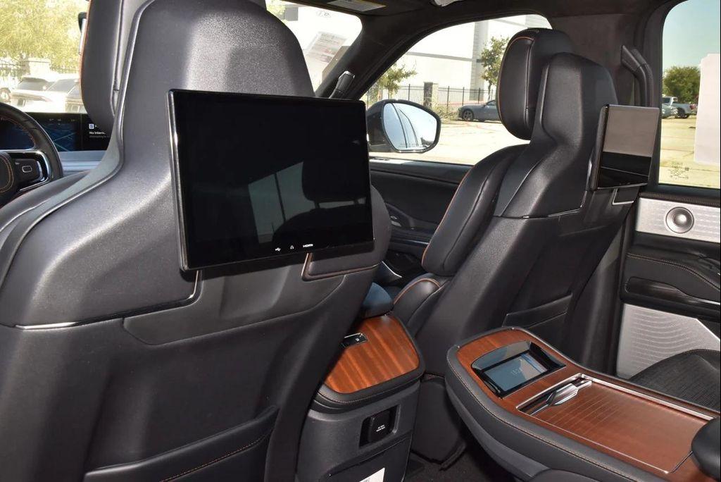 new 2025 Lincoln Navigator car, priced at $123,340