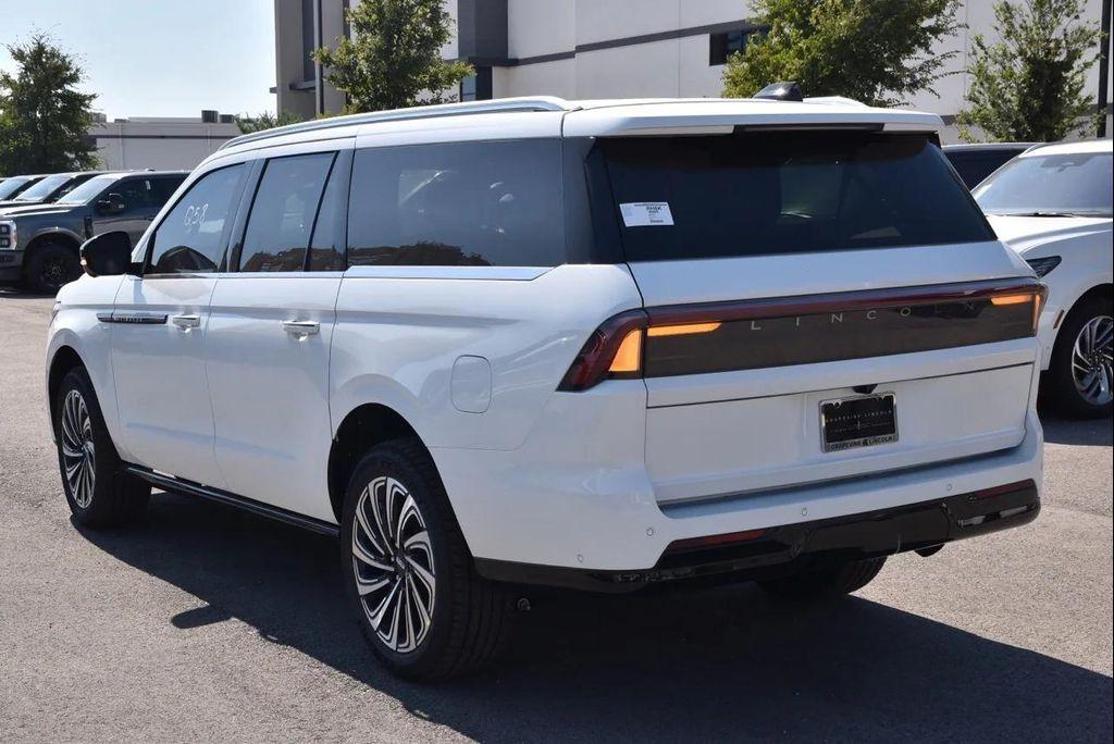 new 2025 Lincoln Navigator car, priced at $123,340