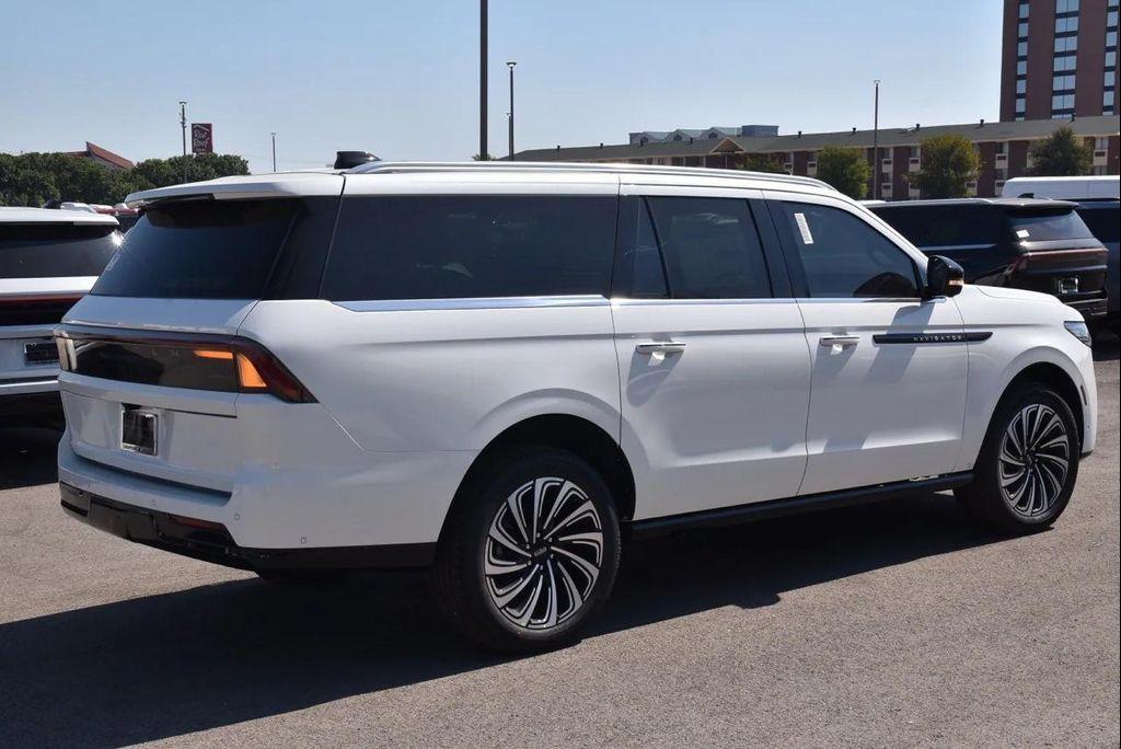 new 2025 Lincoln Navigator car, priced at $123,340