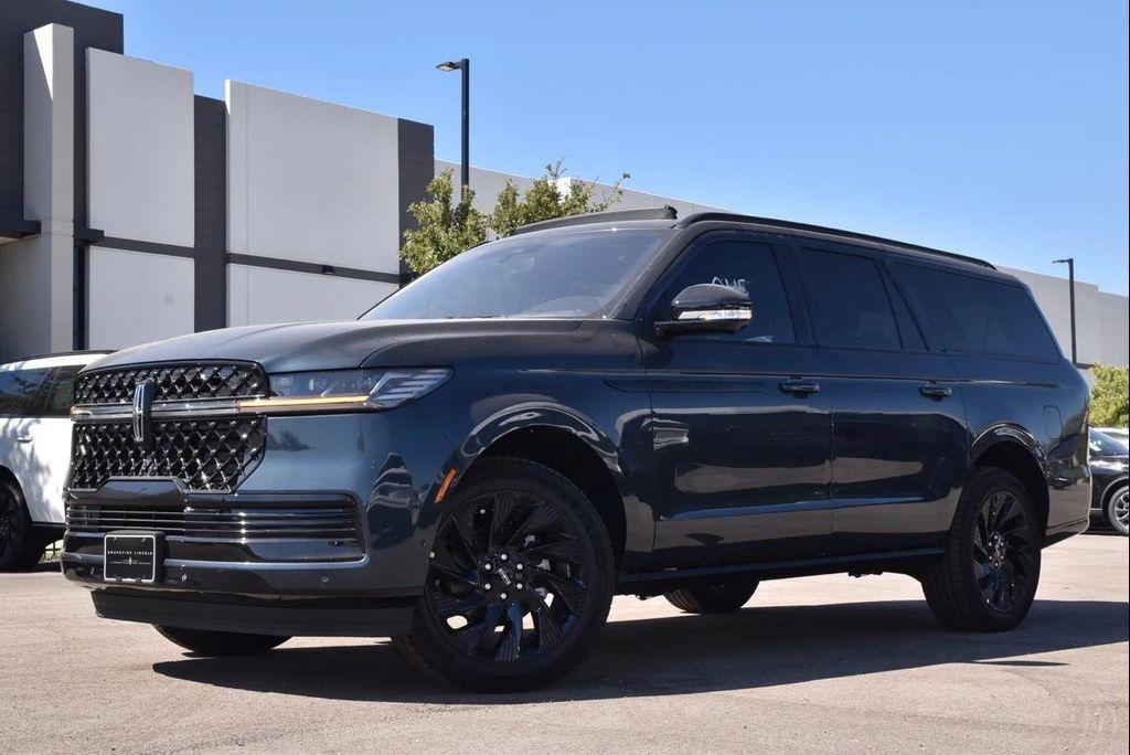 new 2025 Lincoln Navigator car, priced at $106,392