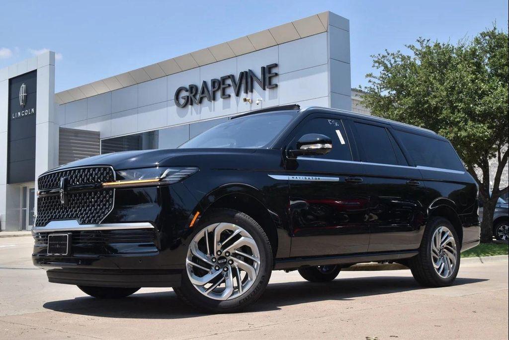 new 2025 Lincoln Navigator car, priced at $104,333