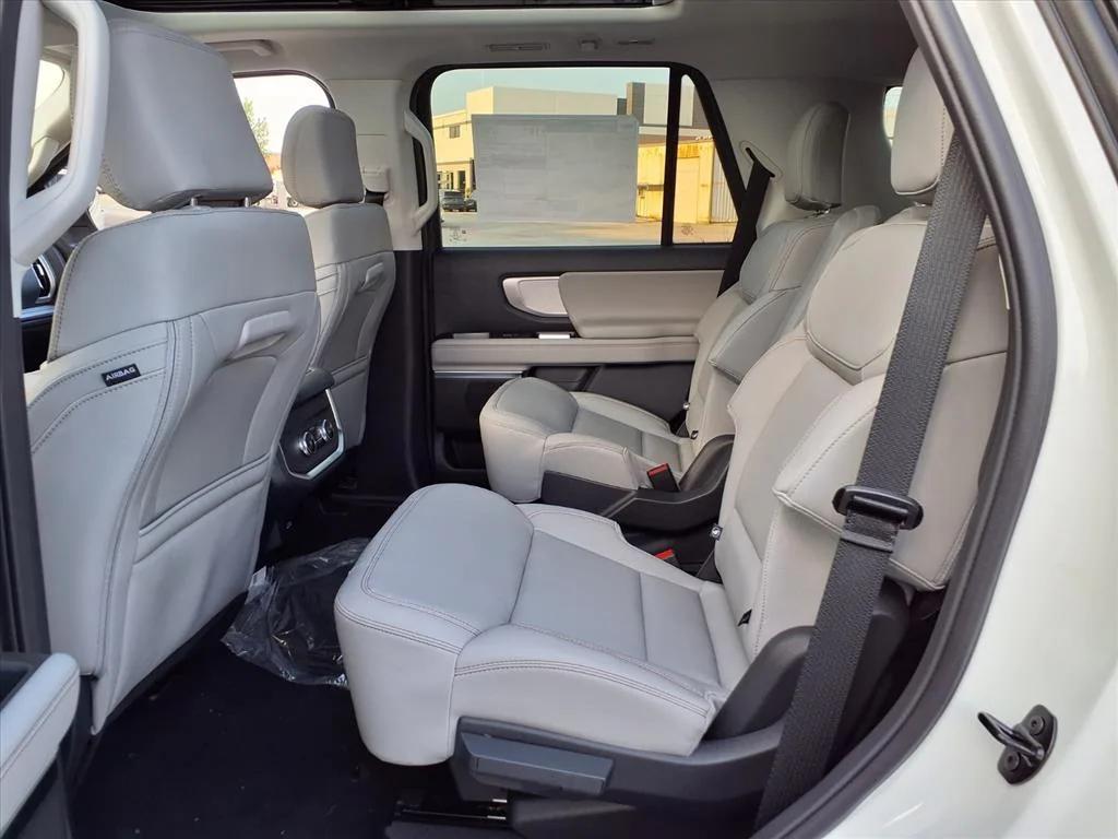 new 2025 Ford Expedition car, priced at $65,542
