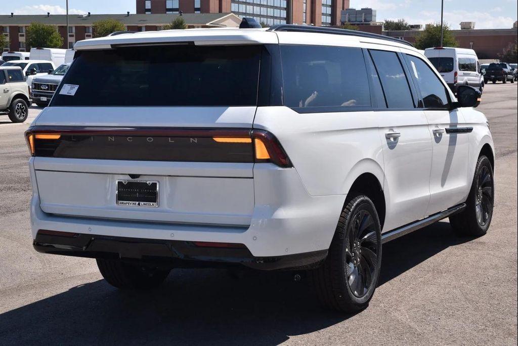 new 2025 Lincoln Navigator car, priced at $108,413