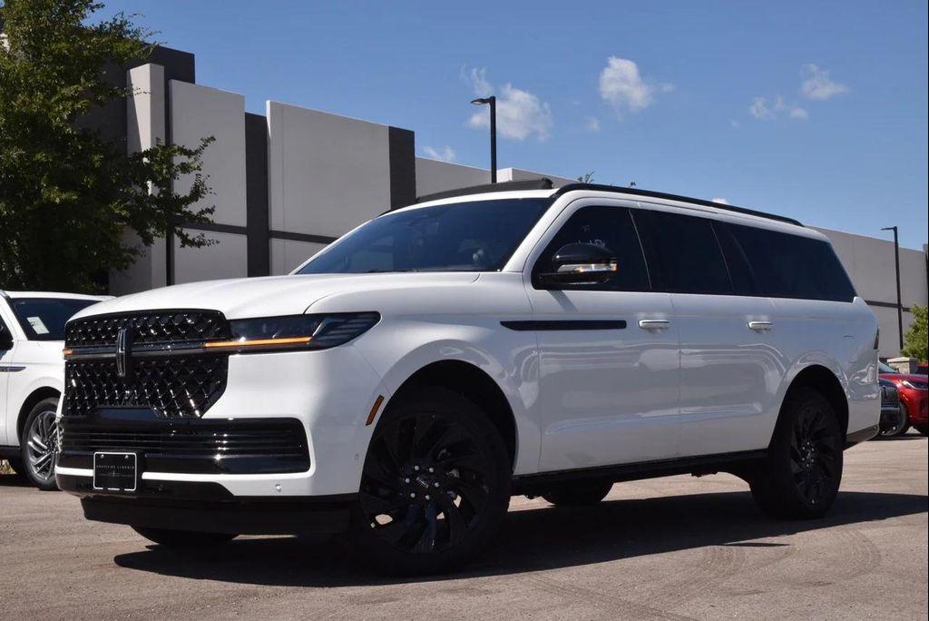 new 2025 Lincoln Navigator car, priced at $108,413