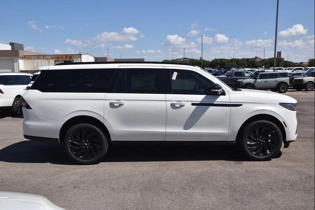 new 2025 Lincoln Navigator car, priced at $108,413