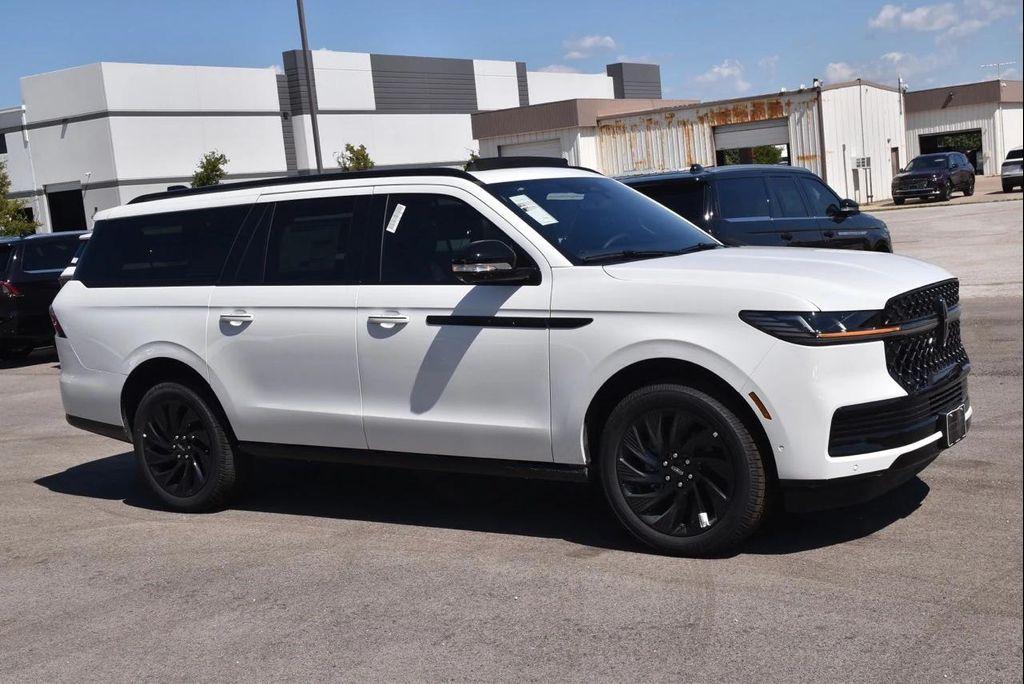 new 2025 Lincoln Navigator car, priced at $108,413