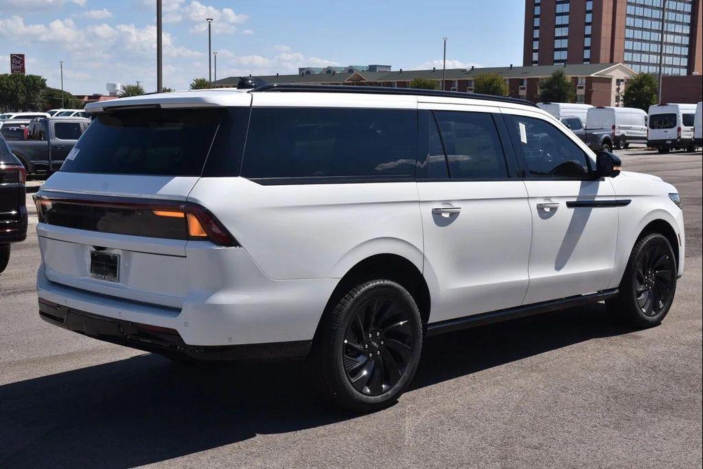new 2025 Lincoln Navigator car, priced at $108,413