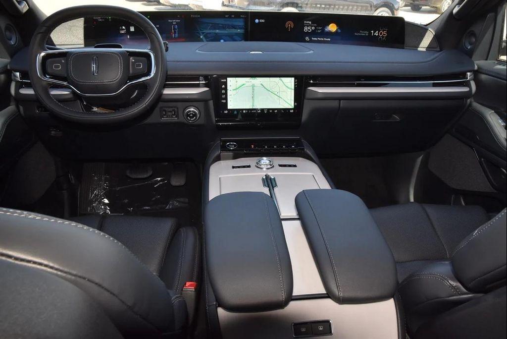 new 2025 Lincoln Navigator car, priced at $108,413