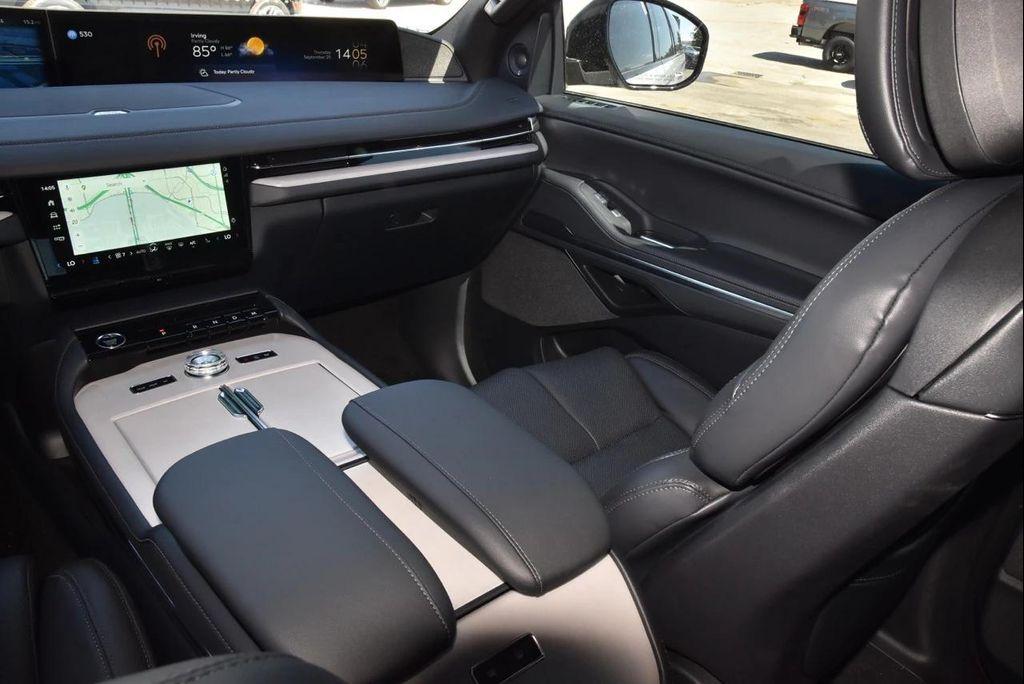 new 2025 Lincoln Navigator car, priced at $108,413