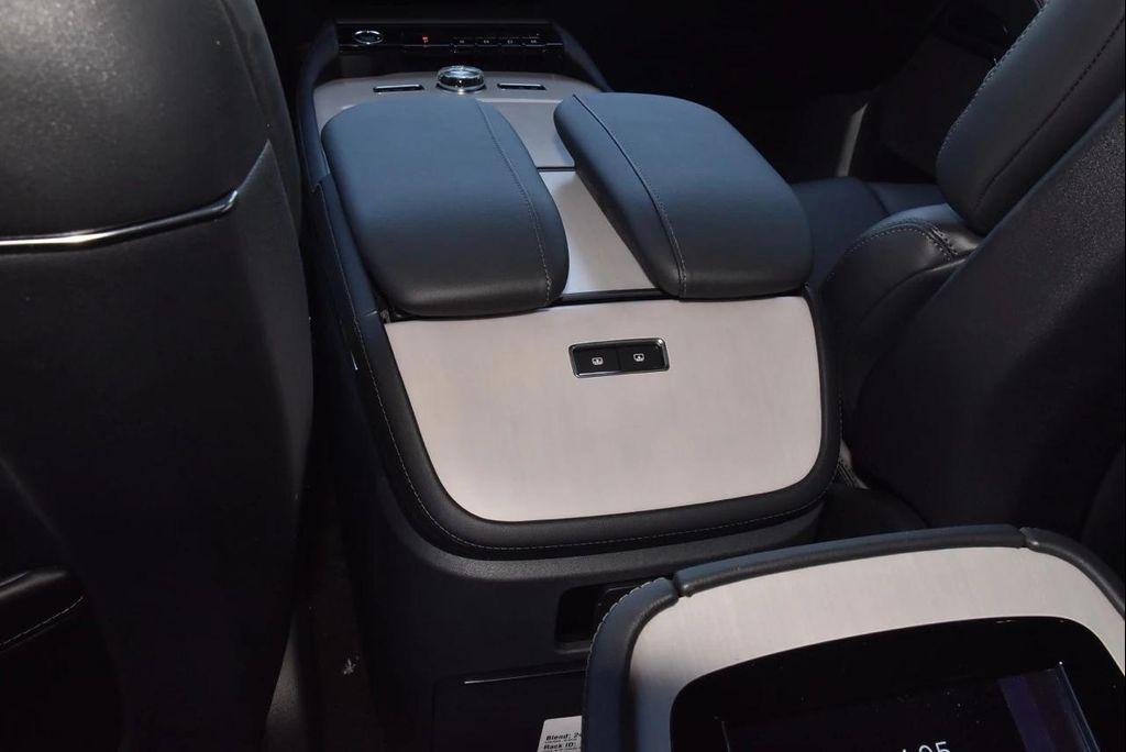new 2025 Lincoln Navigator car, priced at $108,413
