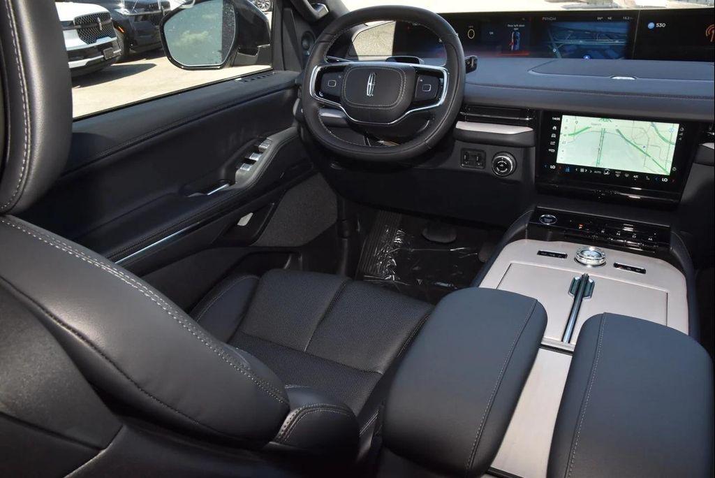 new 2025 Lincoln Navigator car, priced at $108,413