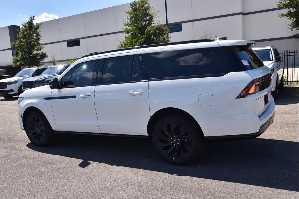 new 2025 Lincoln Navigator car, priced at $108,413