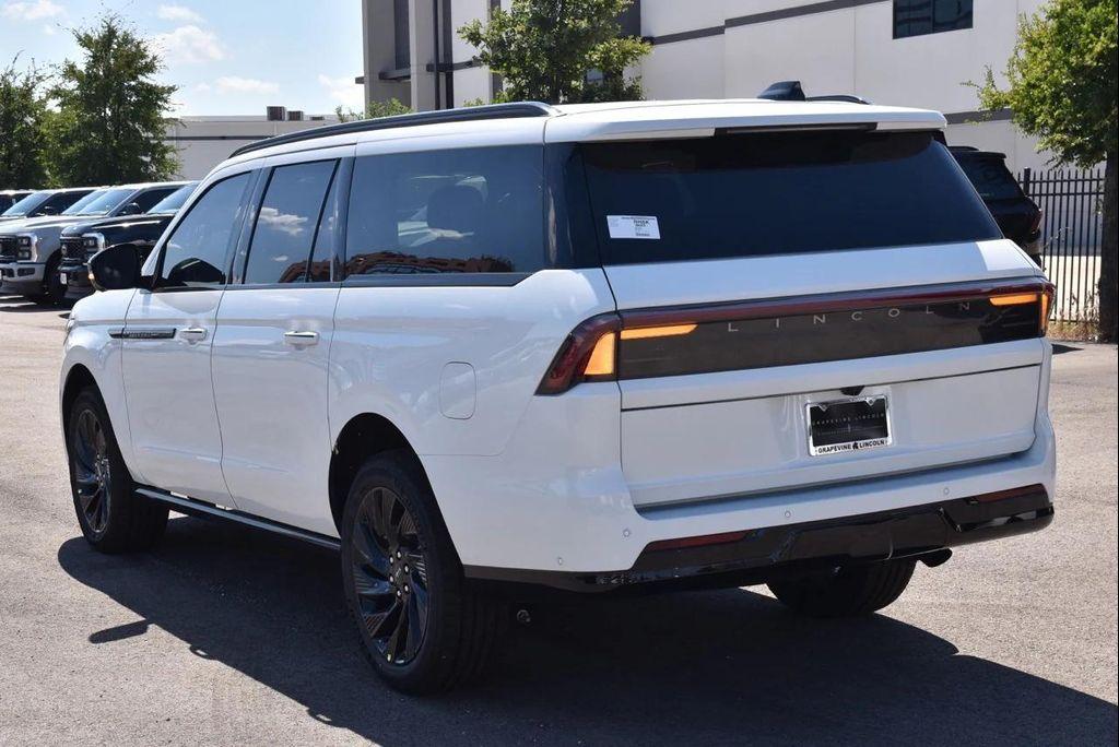 new 2025 Lincoln Navigator car, priced at $108,413