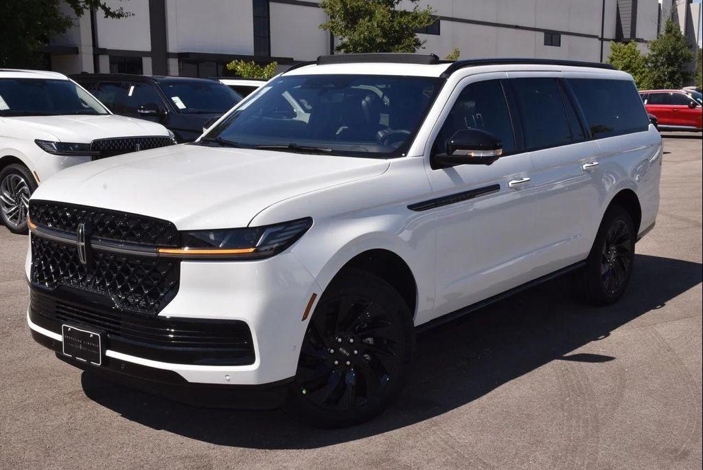 new 2025 Lincoln Navigator car, priced at $108,413