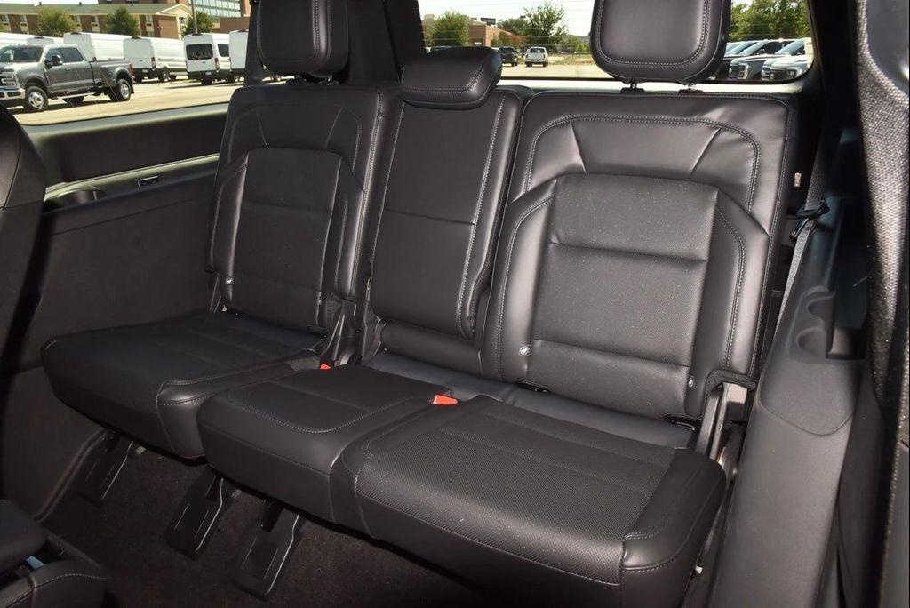 new 2025 Lincoln Navigator car, priced at $108,413