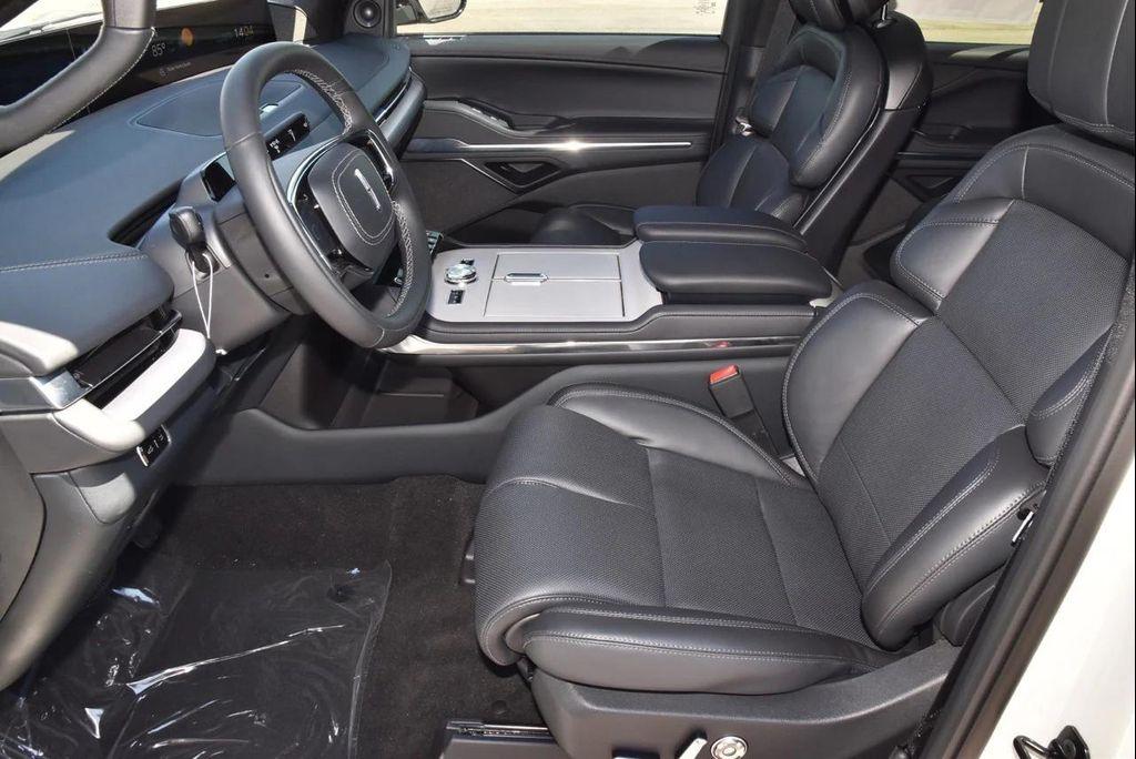 new 2025 Lincoln Navigator car, priced at $108,413