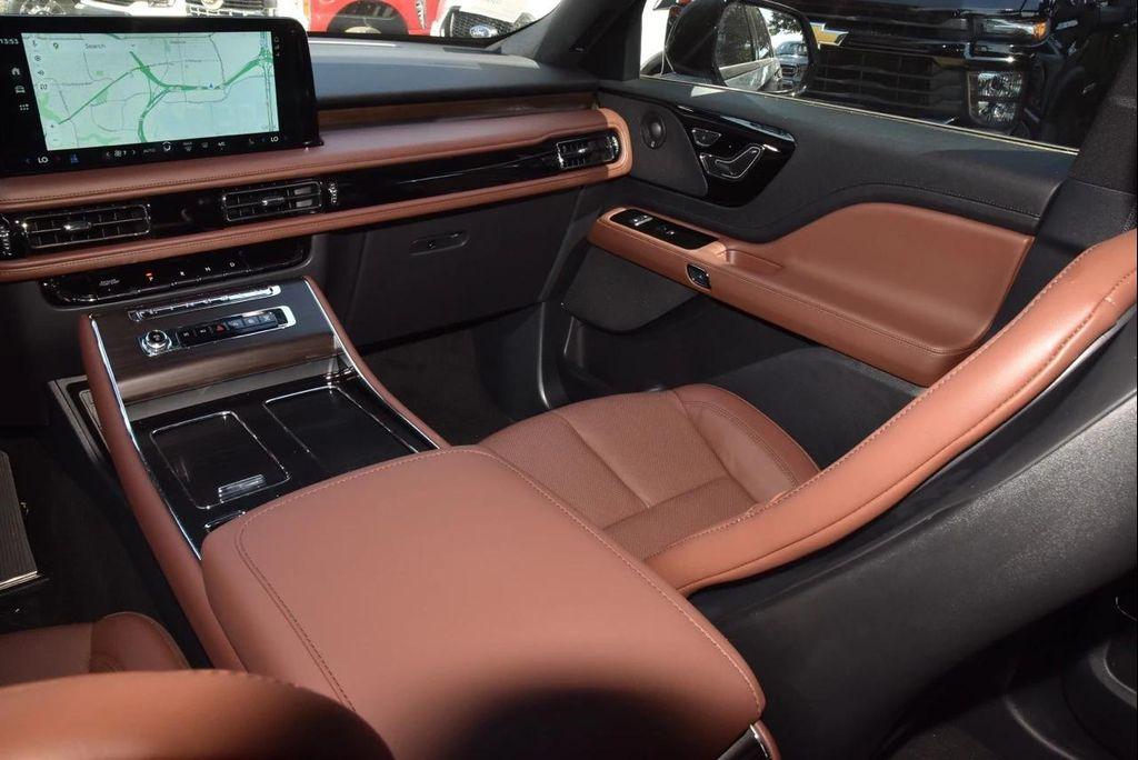 new 2025 Lincoln Aviator car, priced at $74,347