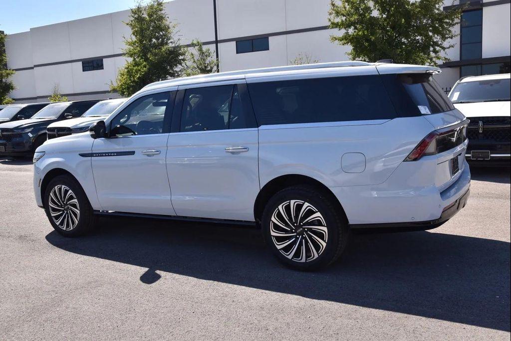 new 2025 Lincoln Navigator car, priced at $123,585