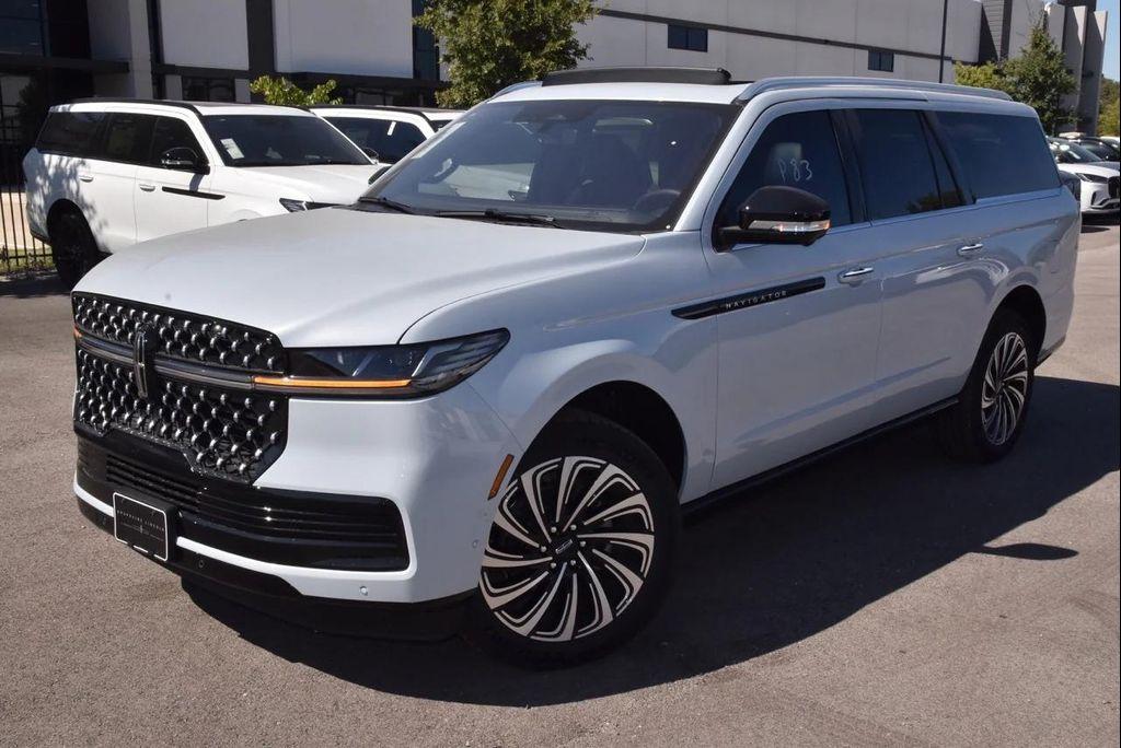 new 2025 Lincoln Navigator car, priced at $123,585