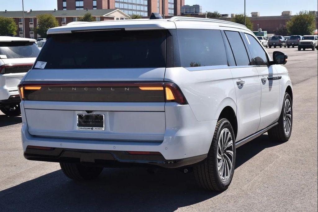 new 2025 Lincoln Navigator car, priced at $123,585
