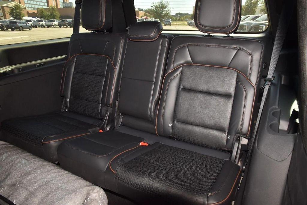 new 2025 Lincoln Navigator car, priced at $123,585