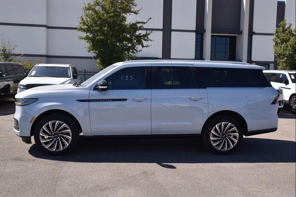 new 2025 Lincoln Navigator car, priced at $123,585