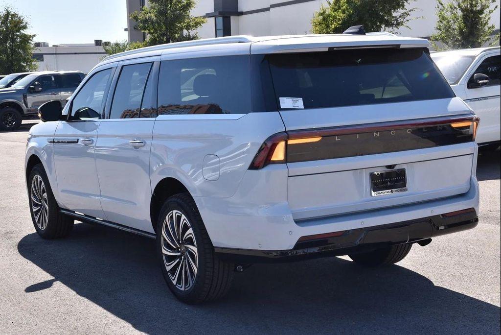 new 2025 Lincoln Navigator car, priced at $123,585