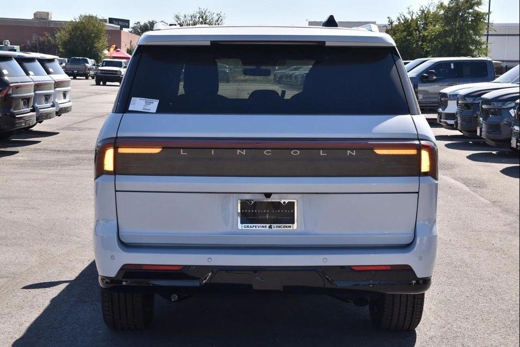 new 2025 Lincoln Navigator car, priced at $123,585