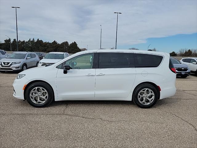 new 2024 Chrysler Pacifica car, priced at $43,886