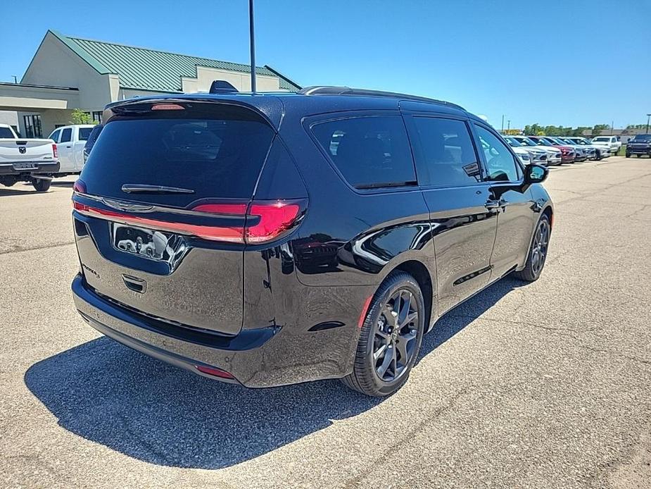 new 2024 Chrysler Pacifica car, priced at $45,945