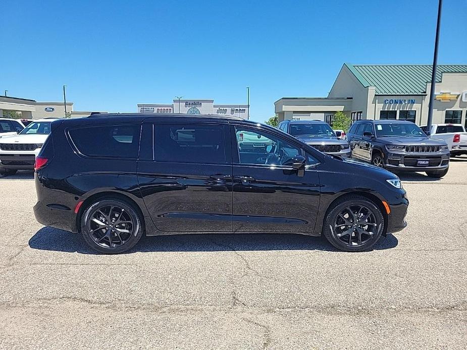 new 2024 Chrysler Pacifica car, priced at $45,945