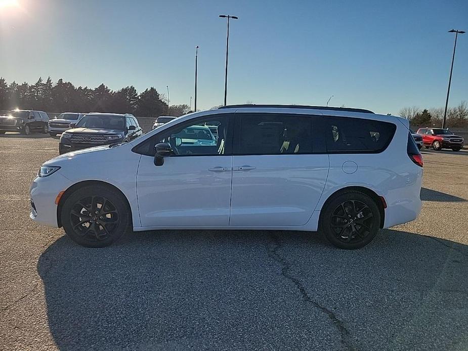 new 2024 Chrysler Pacifica car, priced at $44,150