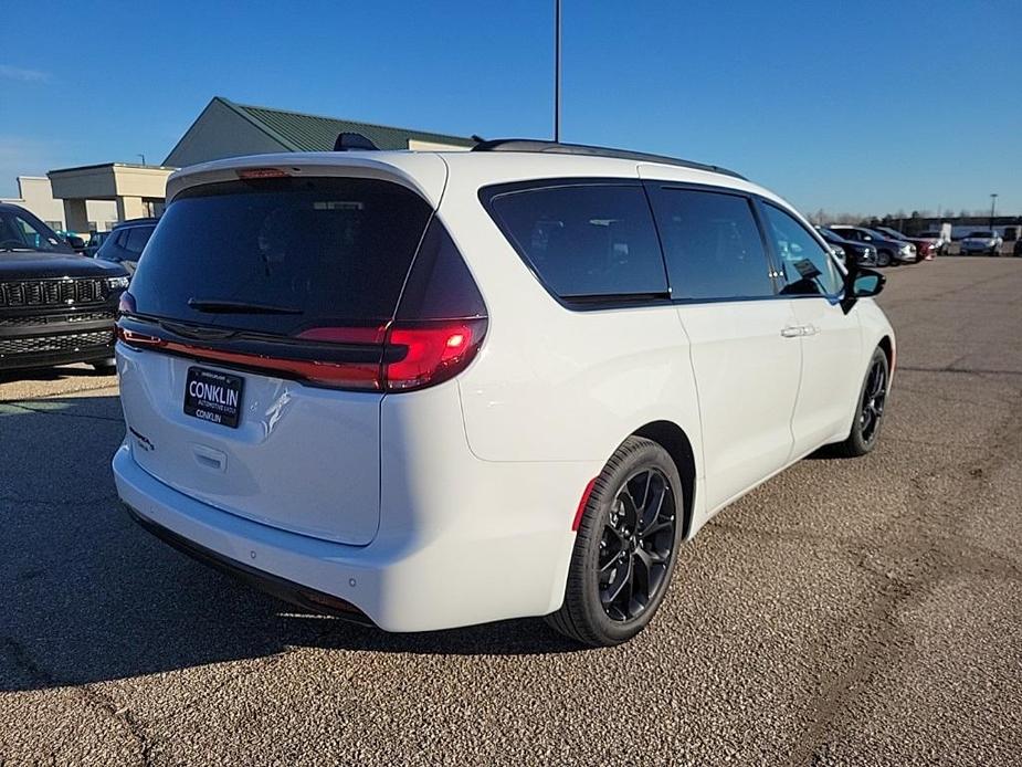 new 2024 Chrysler Pacifica car, priced at $44,150